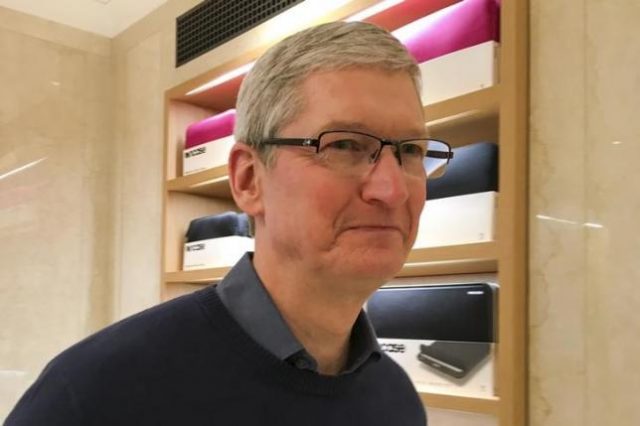 Apple Chief Executive Officer Tim Cook speaks during a event for students to learn to write computer code at the Apple store in the Manhattan borough of New York December 9, 2015. REUTERS/Carlo Allegri/Files