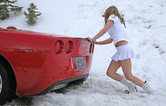car-stuck-in-snow-girl