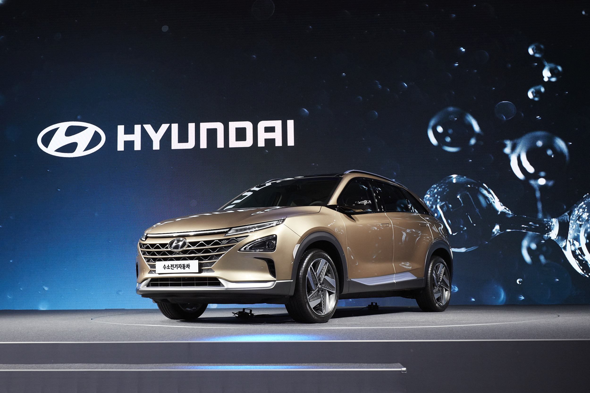 Hyundai работает. Hyundai компания. Реклама Hyundai. Хендай Моторс. Хендай бренд.