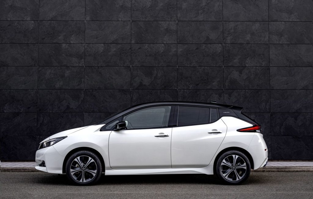 Особливі шильдики та орнамент Kumiko: електромобіль Nissan Leaf модифікували до 10-річного ювілею