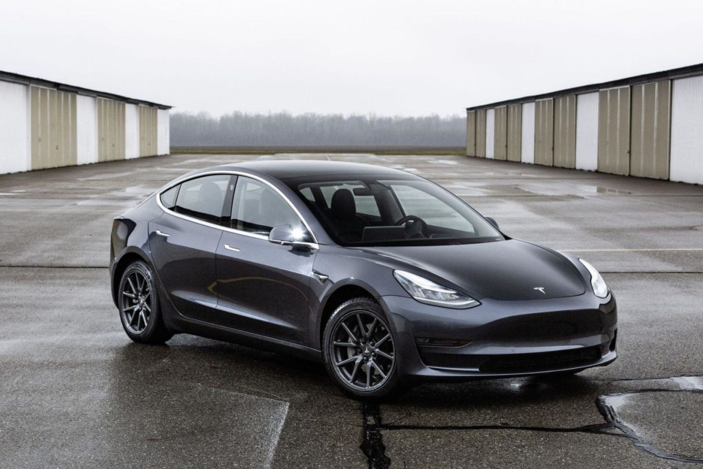 Tesla призупинила виробництво Model 3 у Каліфорнії: в чому проблема?