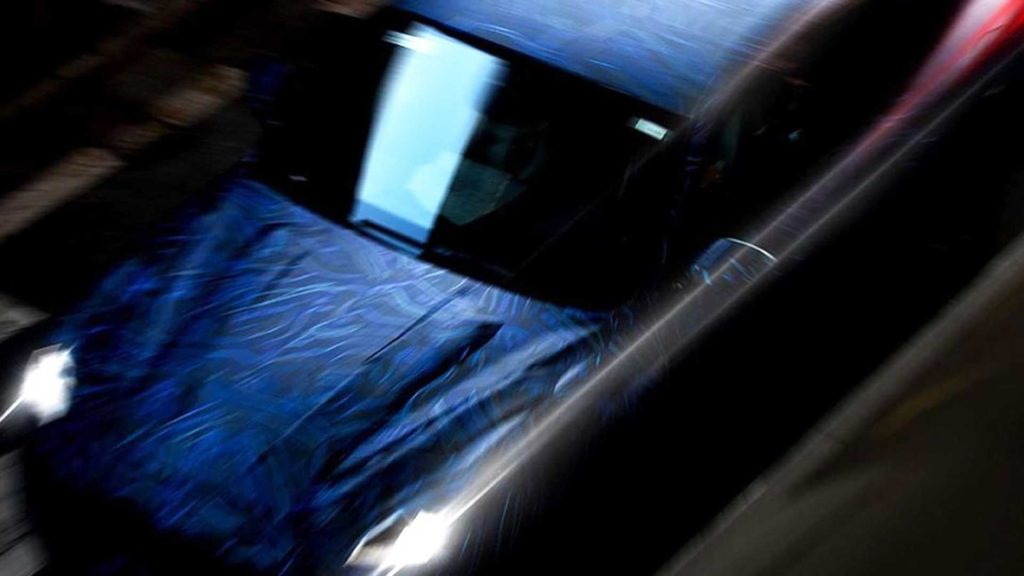 Перший електромобіль Maserati буде кросовером: опубліковано тизер