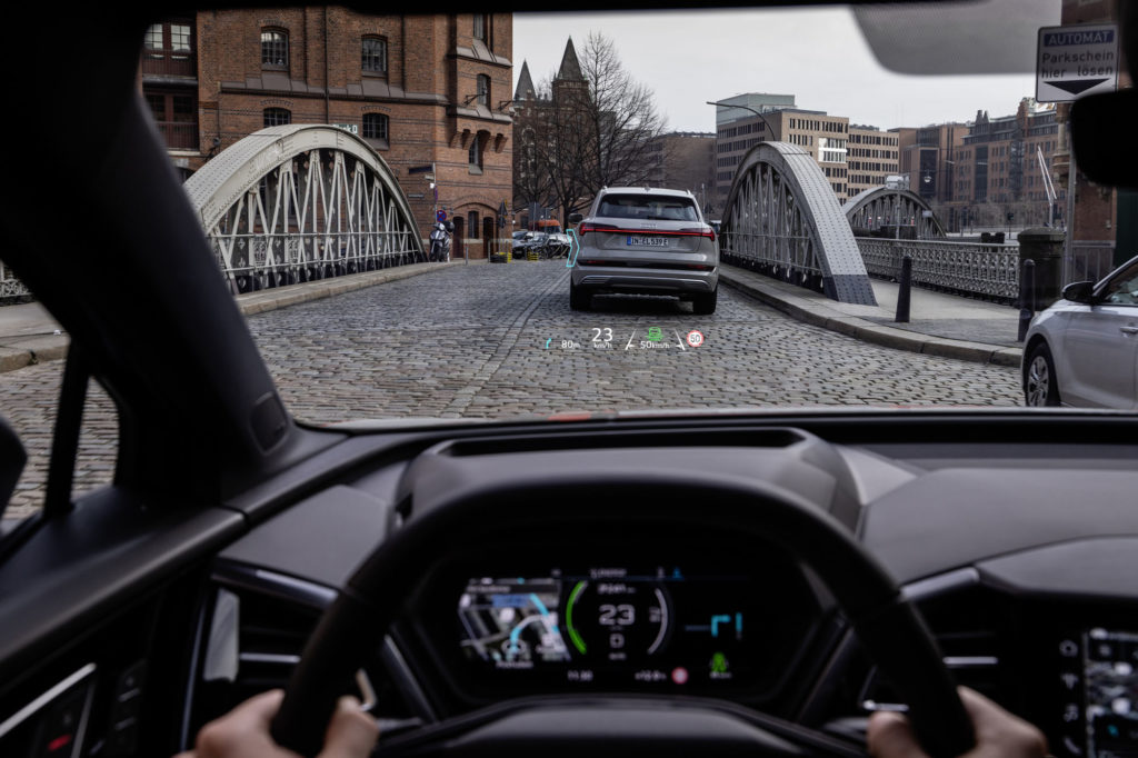 Голосовий помічник і проекційний дисплей на 70 дюймів: Audi здивував «начинкою» салону