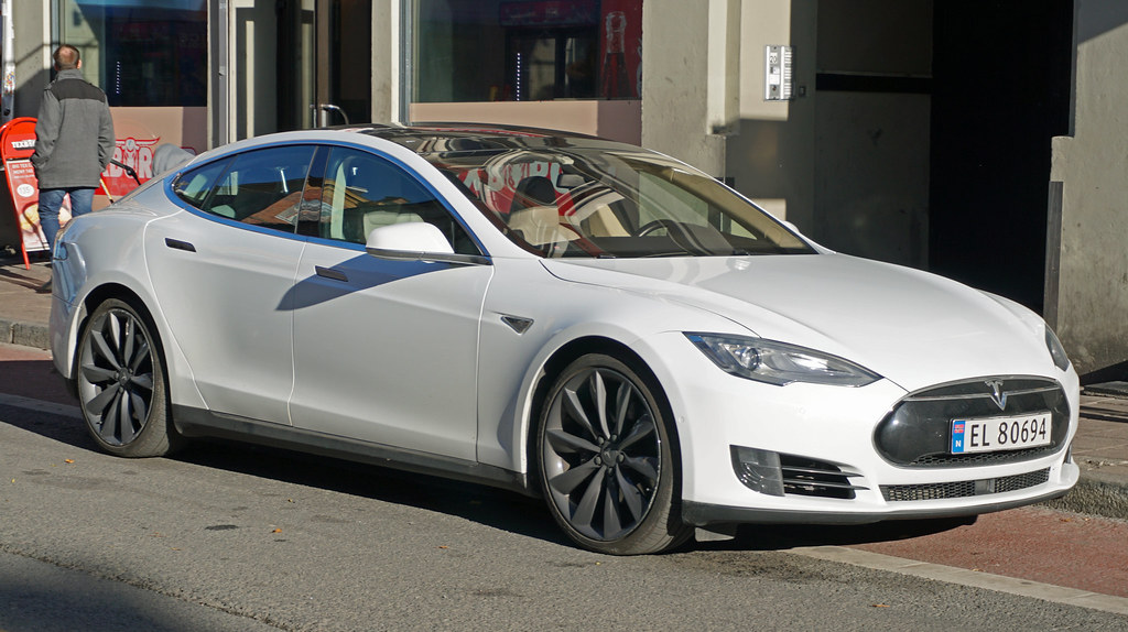По  000 кожному: Tesla компенсує клієнтам повільну зарядку – рішення суду