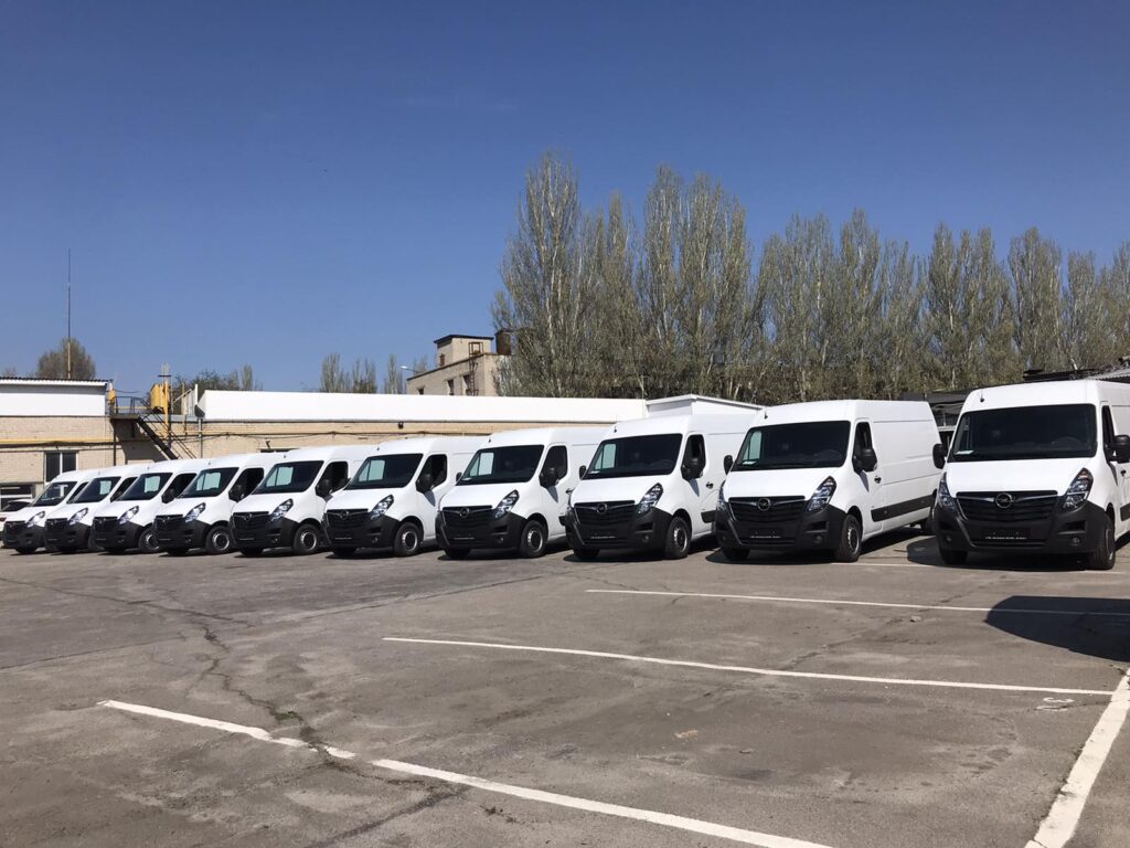 Запорізькі хлібороби отримали десять нових фургонів Opel Movano