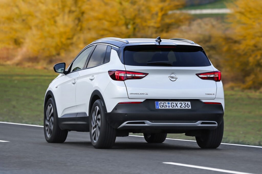 Подарунок від Opel до 30-річного ювілею України: 30 кросоверів з вигодою 30 тис. грн
