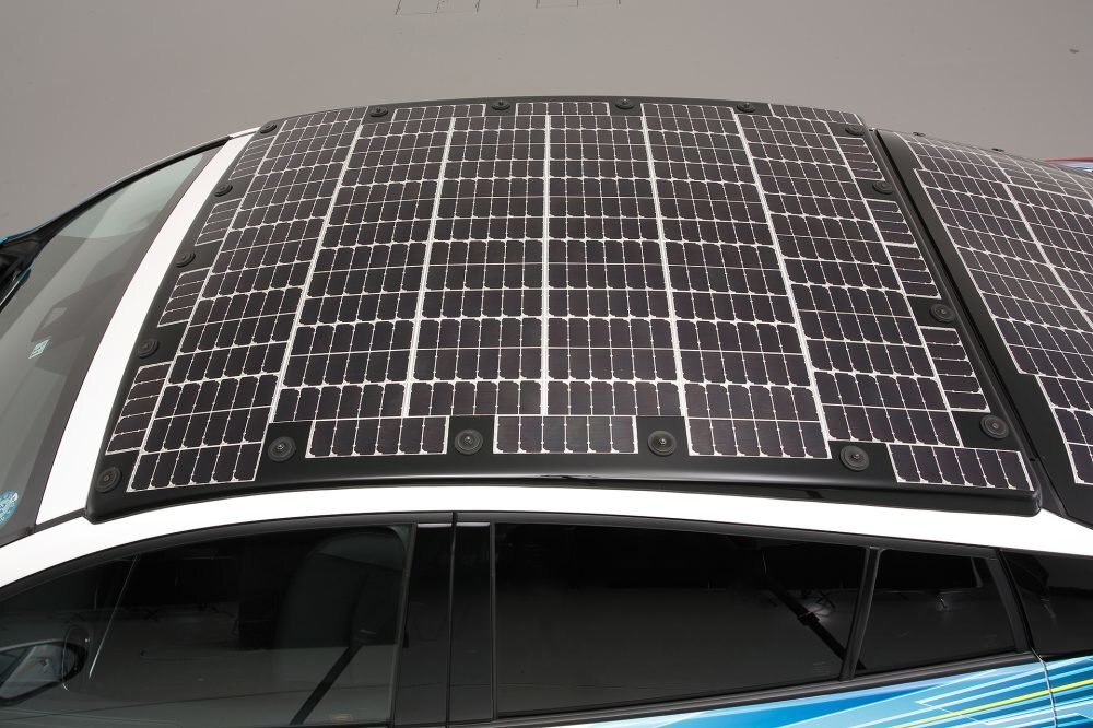 Toyota розробляє автомобілі з сонячними панелями на даху: як це працюватиме