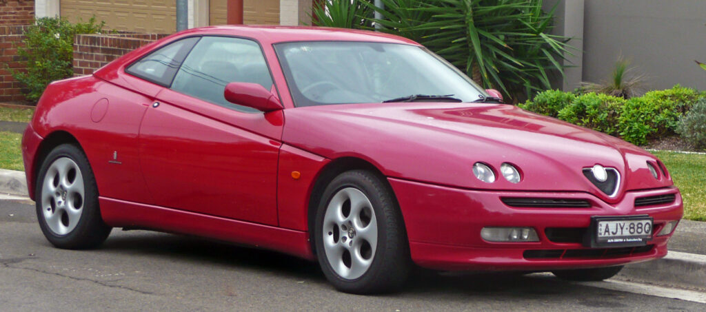 GTV та Spider Duetto: легендарні моделі Alfa Romeo переведуть на електротягу