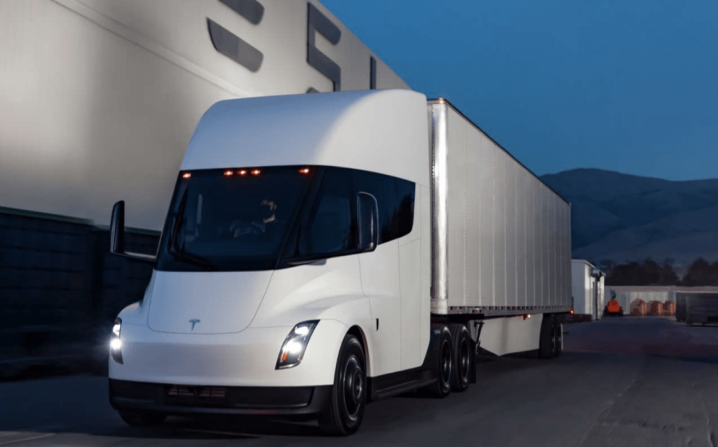 Tesla запустила в Неваді виробництво електровантажівки Semi, але про «серію» поки не йдеться