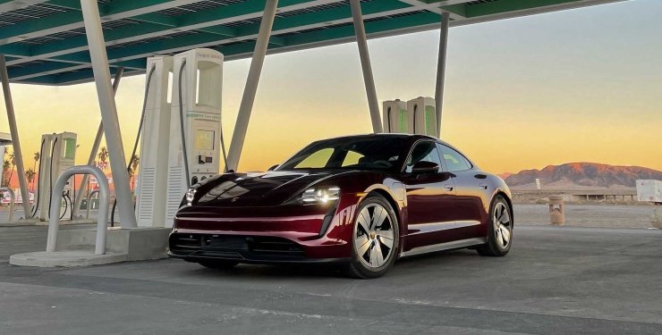 Понад 4,5 тисяч км у дорозі й лише 2,5 години на зарядку: електромобіль Porsche Taycan встановив новий рекорд