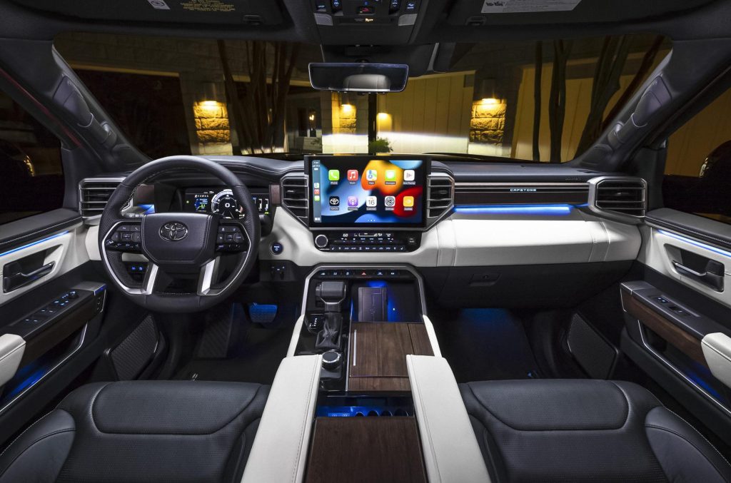 Платформа від Land Cruiser 300 та гібридна силова установка: новий позашляховик Toyota Sequoia представлено офіційно