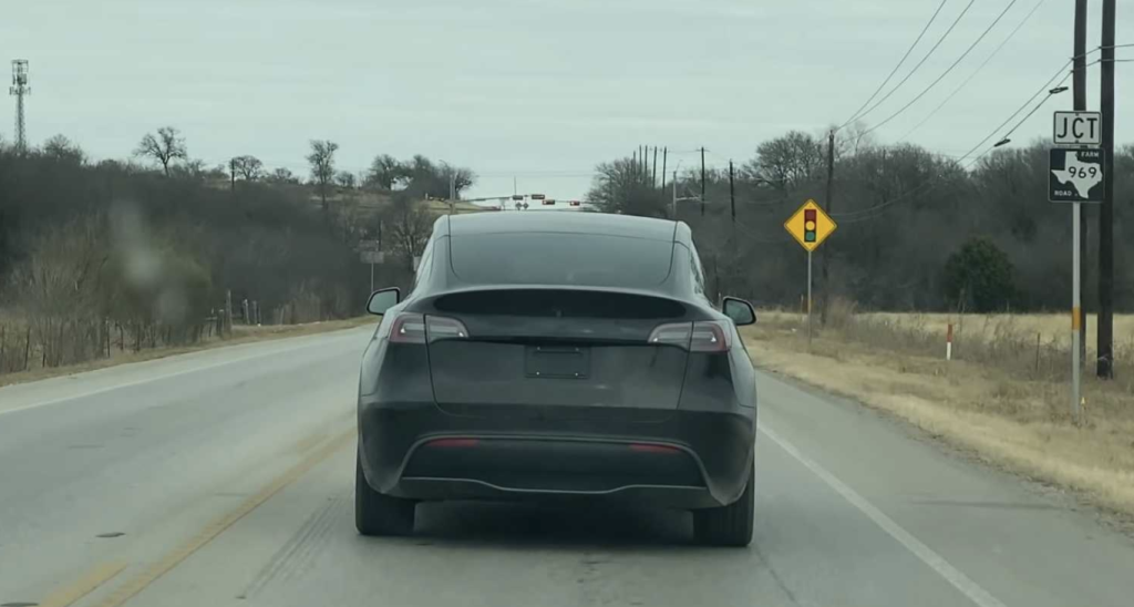 Tesla Model Y з Gigafactory Texas помітили на дорогах загального користування: опубліковано відео
