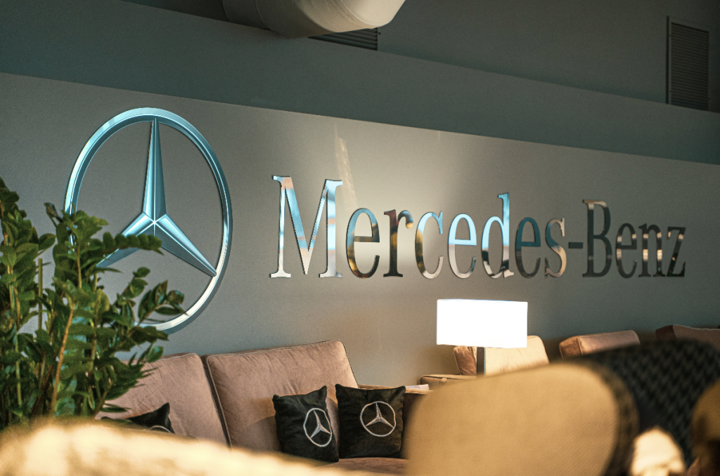 Розкіш не тільки в сфері автомобілів: Mercedes-Benz відкрив у «Борисполі» ексклюзивну зону комфорту