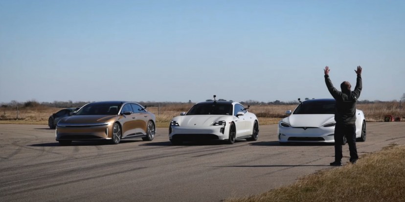 Відео дня: погляньте, як Tesla Model S обійшла у дрегу Porsche Taycan та Lucid Air