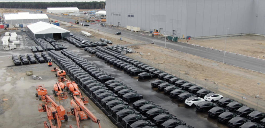 Tesla продовжує збирати сотні Model Y на Gigafactory Berlin: терміни запуску заводу досі невідомі