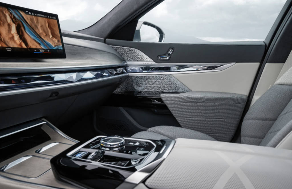 Новий електричний преміум: неймовірний седан BMW i7 презентовано офіційно