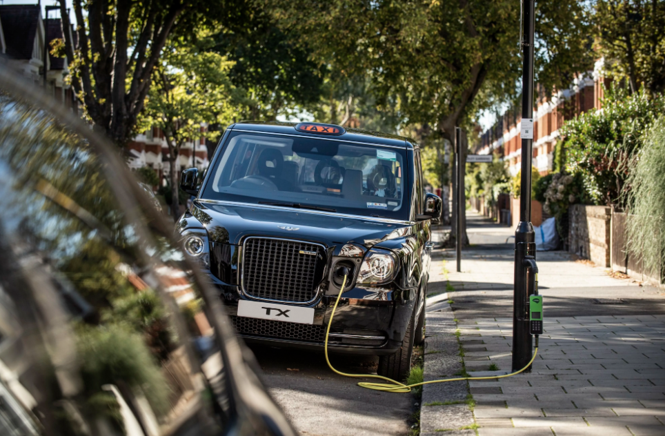 LEVC досягла 5000 електричних кебів у службах таксі Лондона