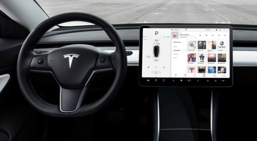 Tesla відкликає частину електромобілів через проблеми з дисплеєм: що трапилось