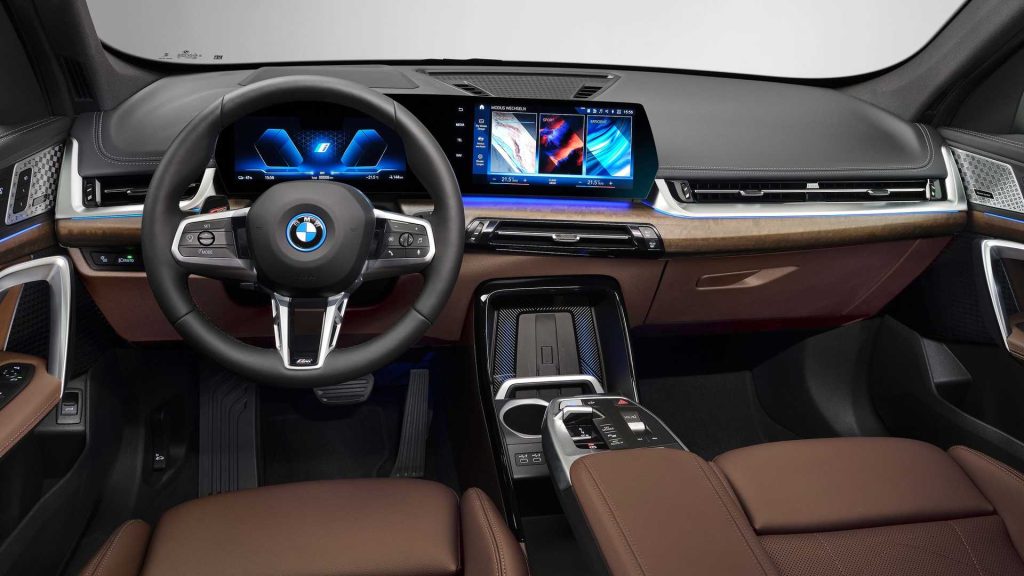 313 к.с. та 440 км без підзарядки: представлено новий електромобіль BMW iX1