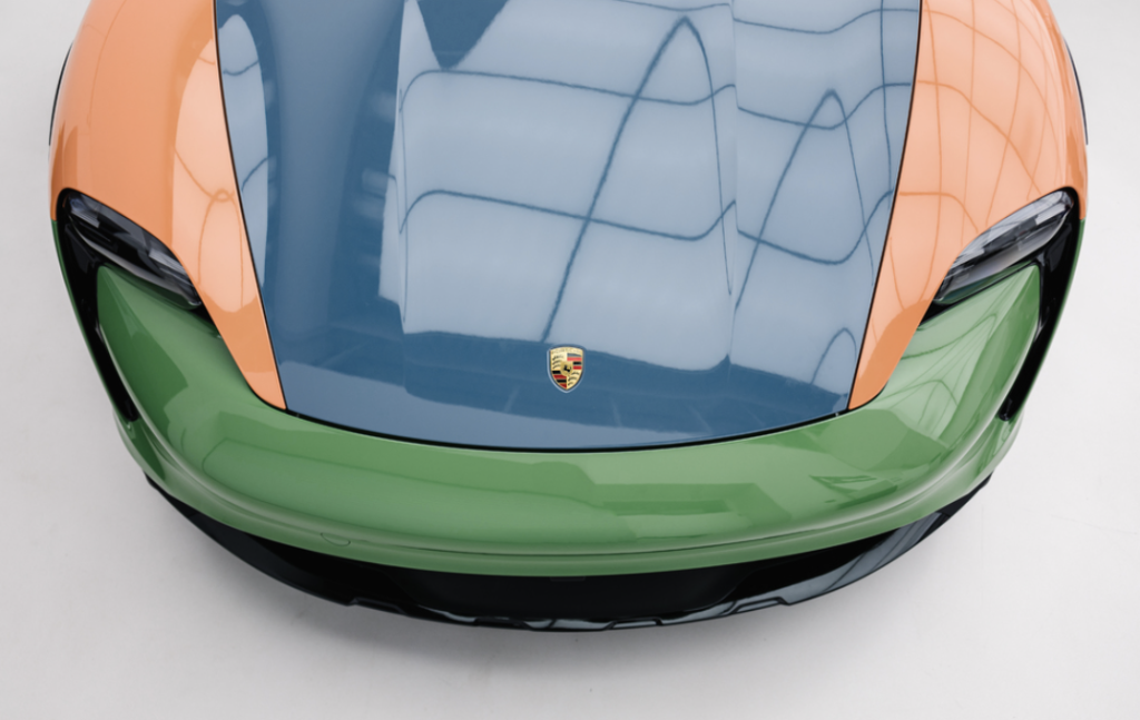 Корок, вельвет та цікаві кольори: художник створив унікальний електромобіль Porsche Taycan Cross Turismo