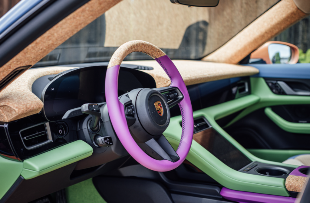 Корок, вельвет та цікаві кольори: художник створив унікальний електромобіль Porsche Taycan Cross Turismo