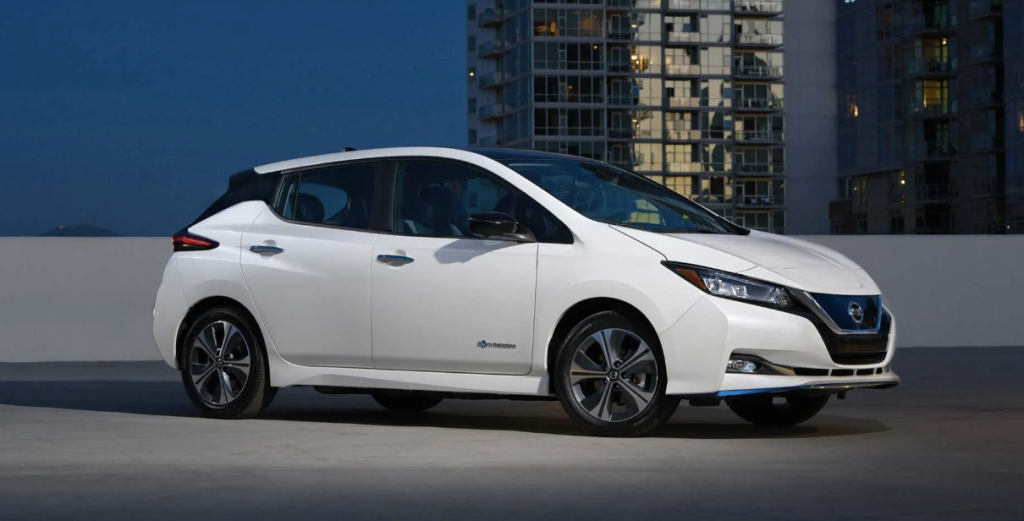 Найпопулярніший в Україні електромобіль піде з ринку: Nissan хоче згорнути виробництво Leaf