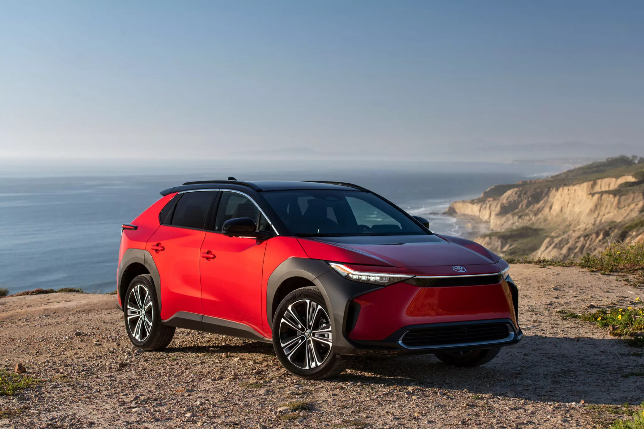 Новий дисплей та комфортні опції: електромобіль Toyota bZ4X суттєво ...