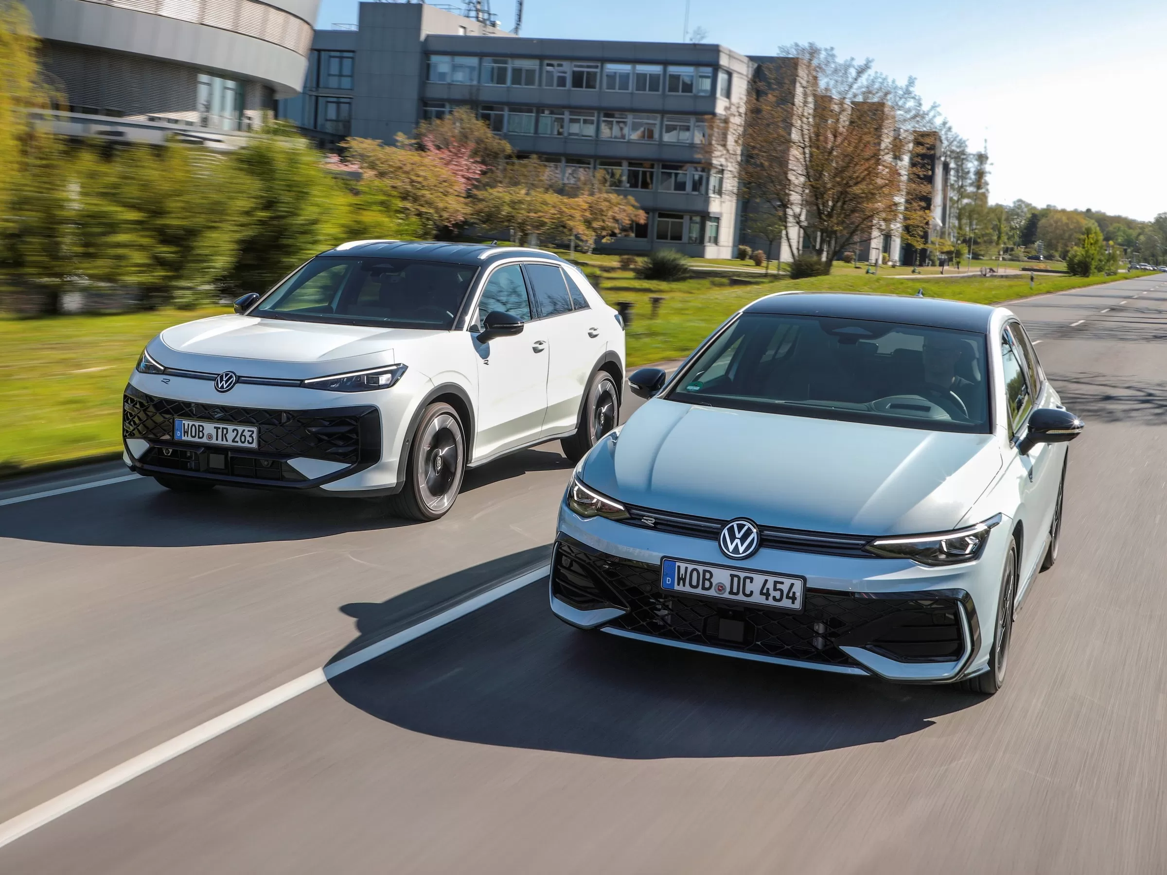 Volkswagen Golf та кросовер T-Roc отримали нову гібридну версію