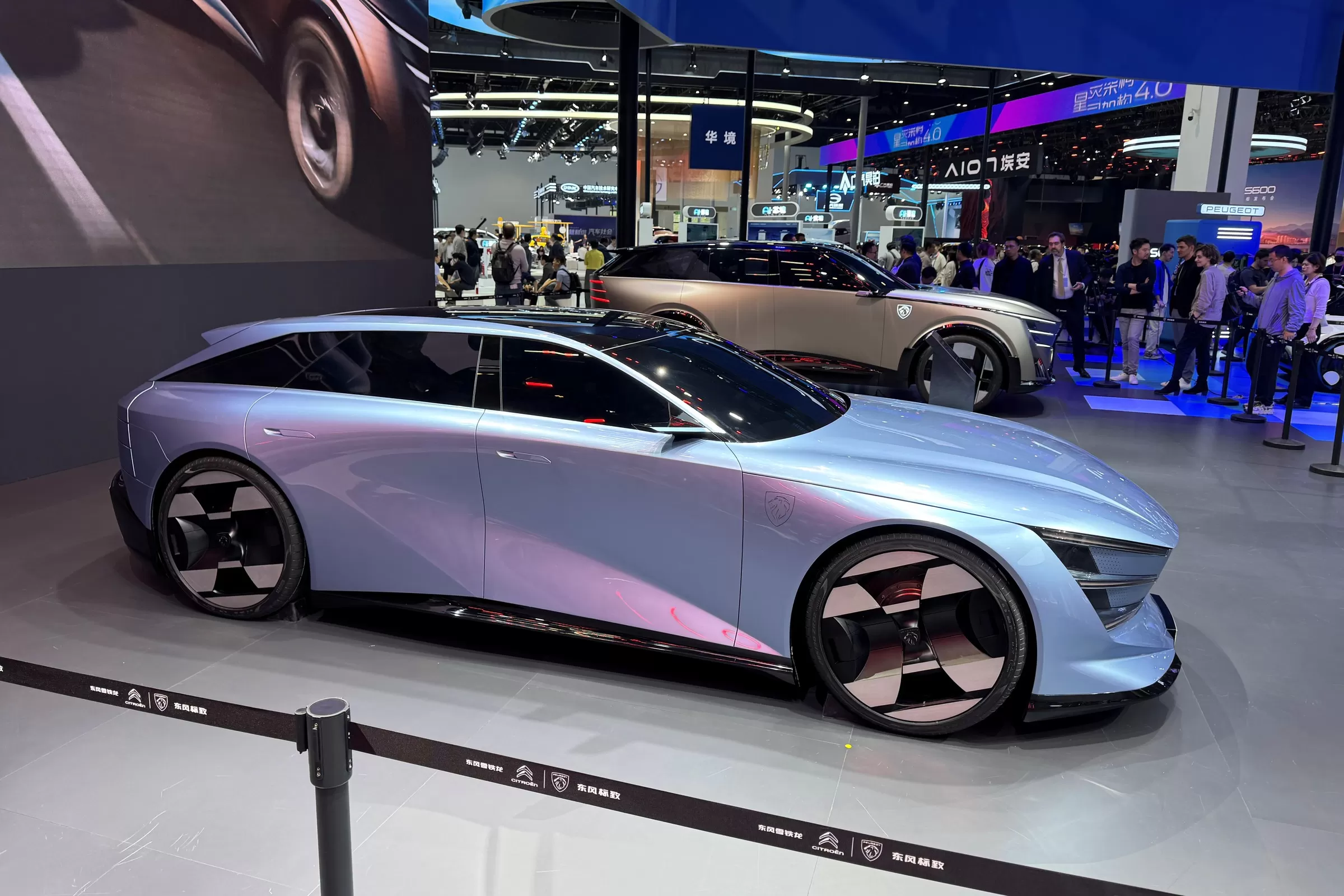 Peugeot показав кросовер та універсал для Китаю: що відомо про новинки