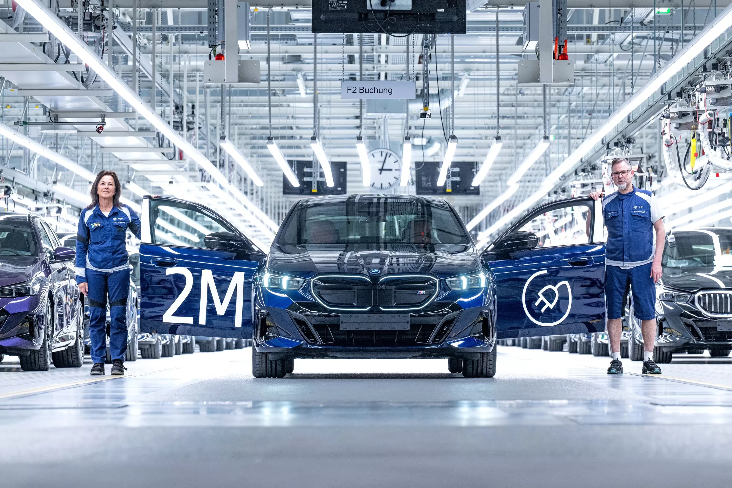 BMW святкує випуск двохмільйонного електромобіля