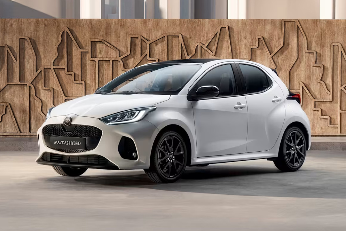 Гібридний хетчбек Mazda 2 навчили слідкувати за станом водія