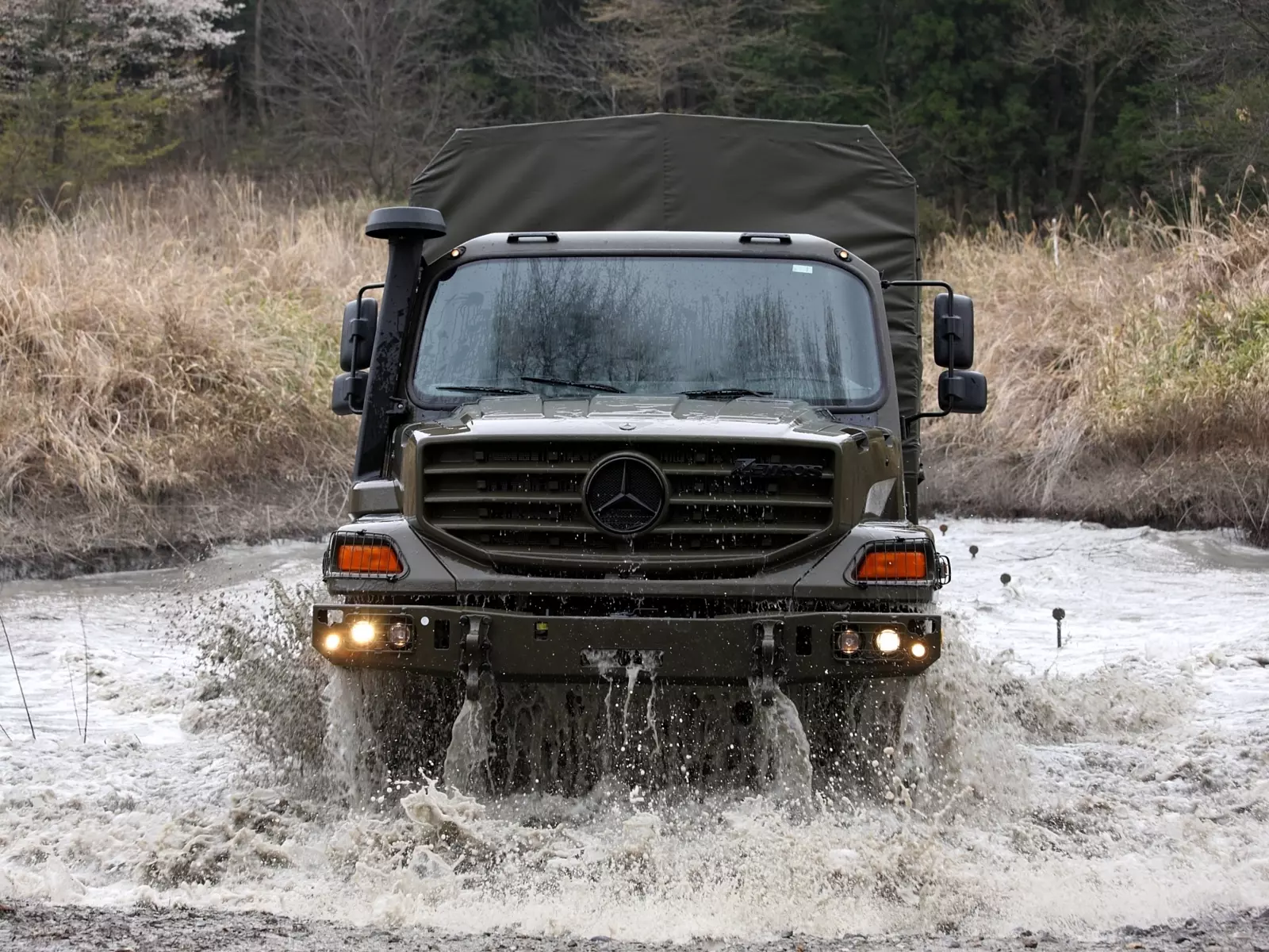 Mercedes-Benz поставить французькій армії вантажівки з дронами на борту