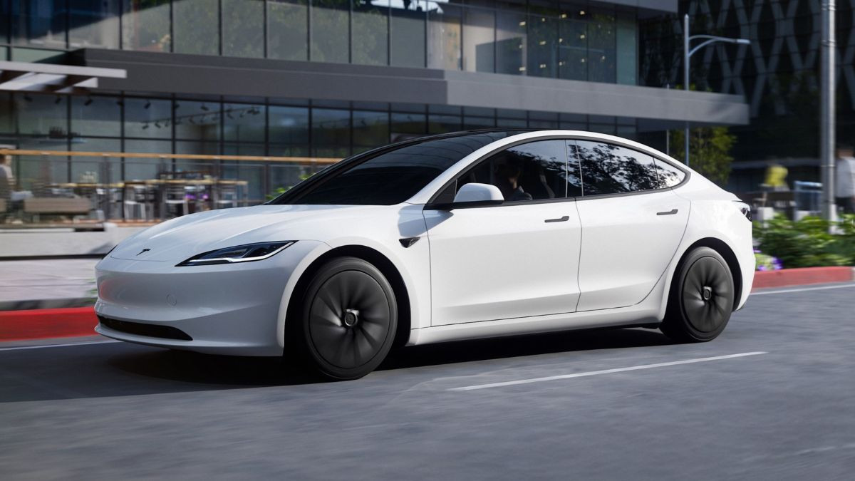 Вдвічі дешевше: електромобілі Tesla Model 3 для Канади відтепер їдуть з Китаю