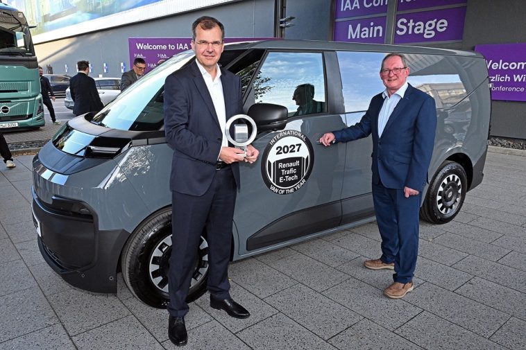 Електричний фургон Renault Trafic E-Tech четвертого покоління на сцені вручення нагороди International Van of the Year 2027
