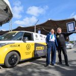 Рекордний електричний мінівен Volkswagen ID. Buzz на стенді виставки IAA Transportation після навколосвітнього туру