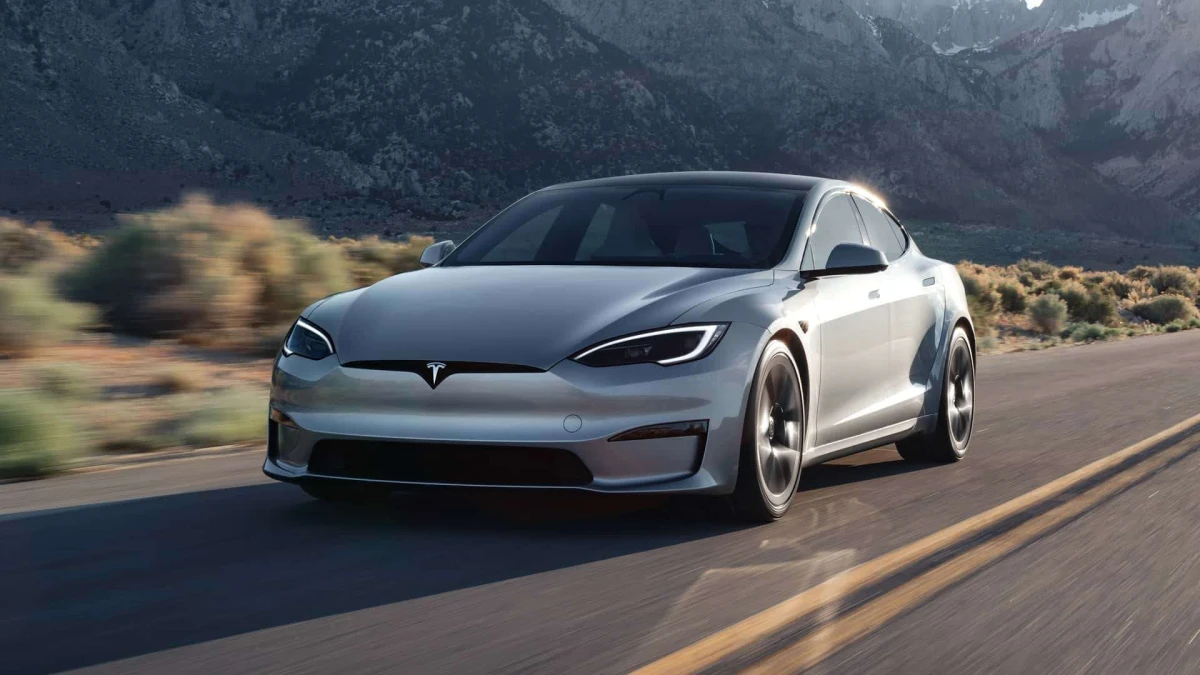 Tesla запатентувала електромобіль із вентиляторами